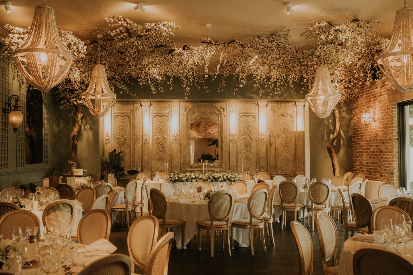 Flor de cerezo artificial a medida en el Hotel Croft